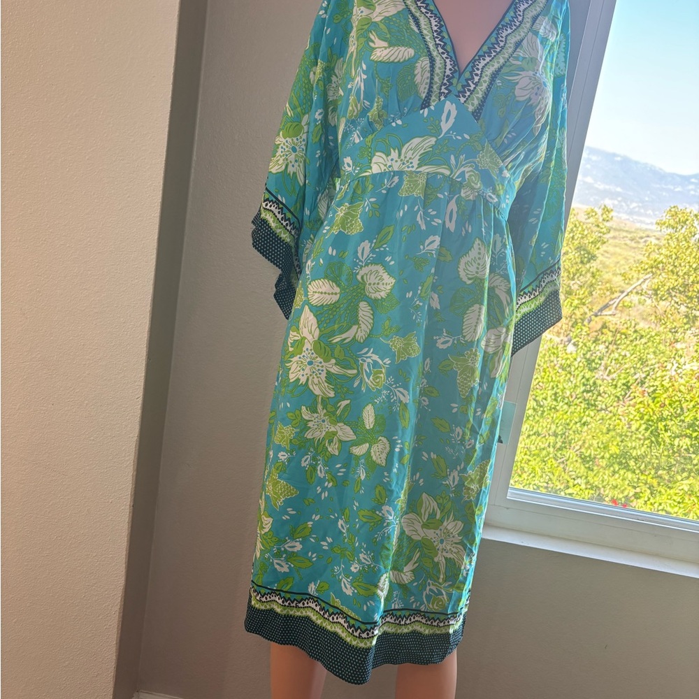 Donna Morgan Green and White Midi Dress with V-Neckline 100% silk